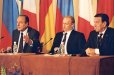 Photo : Conférence de presse - 11 avril 2003.
