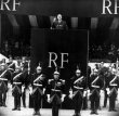 Illustration : Le 4 septembre 1958, le général de Gaulle présente, place de la République à Paris, le projet de nouvelle Constitution