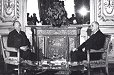 Photo : Le Président de Gaulle reçoit dans son bureau M. Konrad  Adenauer, chancelier de la République fédérale d'Allemagne. Palais de l'Elysée - 10 mars 1966