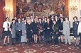 Mme Chirac et les boursiers de l'Association Le Pont Neuf