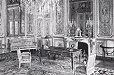 Photo : Bureau du général de Gaulle situé au premier étage du Palais - le décor d'origine exécuté pour l'impératrice Eugénie en 1861 a été conservé.